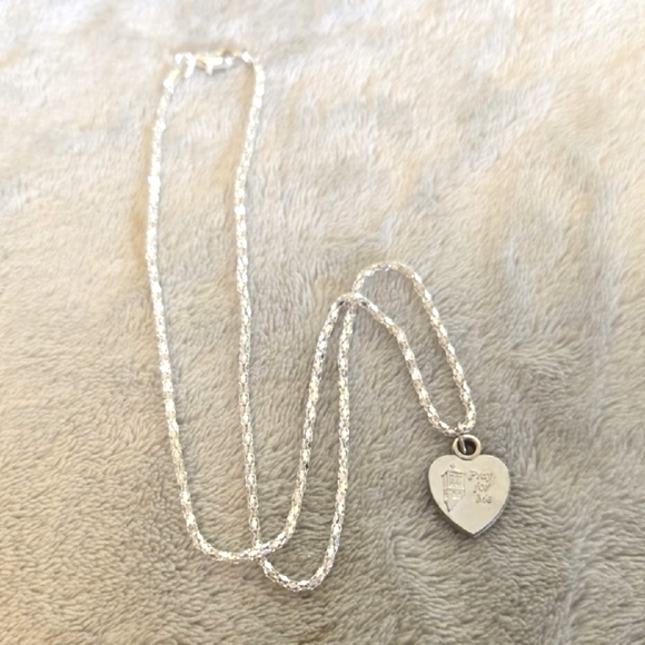 Jewelry - #555 Silver Tone Heart Pendant Necklace 10 Inches